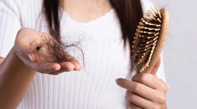 ریزش مو و آلرژی پوستی عارضه‌ای در بهبودیافتگان کرونا