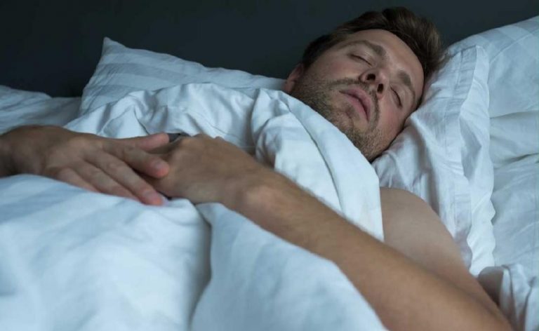 5 دلیلی که شما را متقاعد می کند برهنه بخوابید
