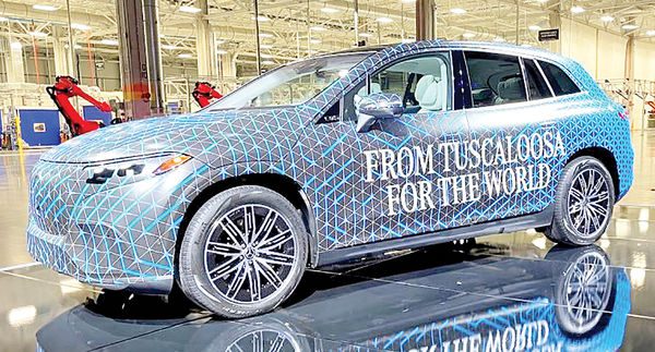 رونمایی دومین شاسی بلند تمام الکتریکی مرسدس بنز