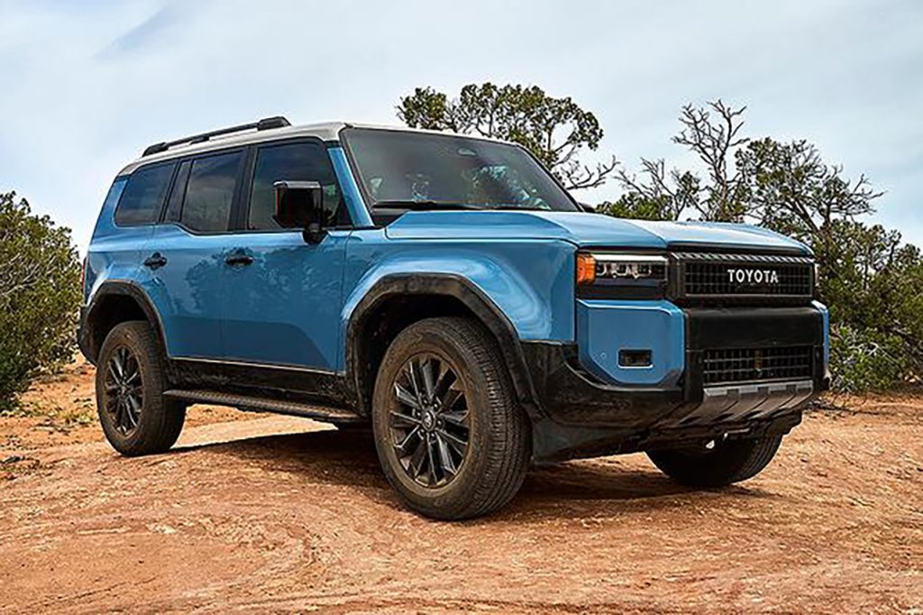 نمای چراغ‌های جلوی مستطیل تویوتا پرادو 250 2024