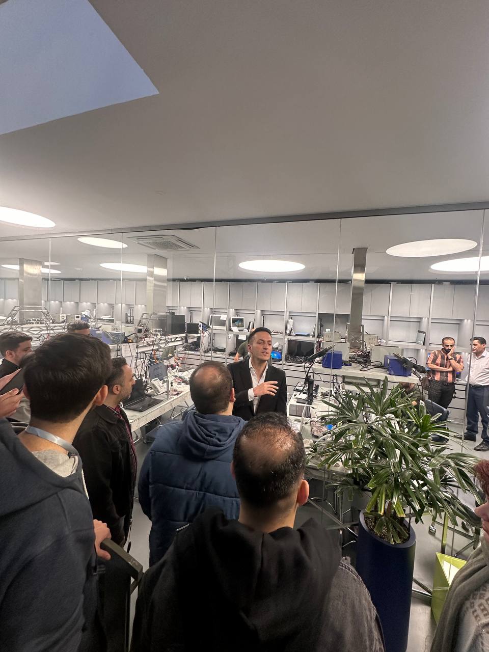 اولین all in one مجهز به پردازنده نسل 13 اینتل با رم DDR5