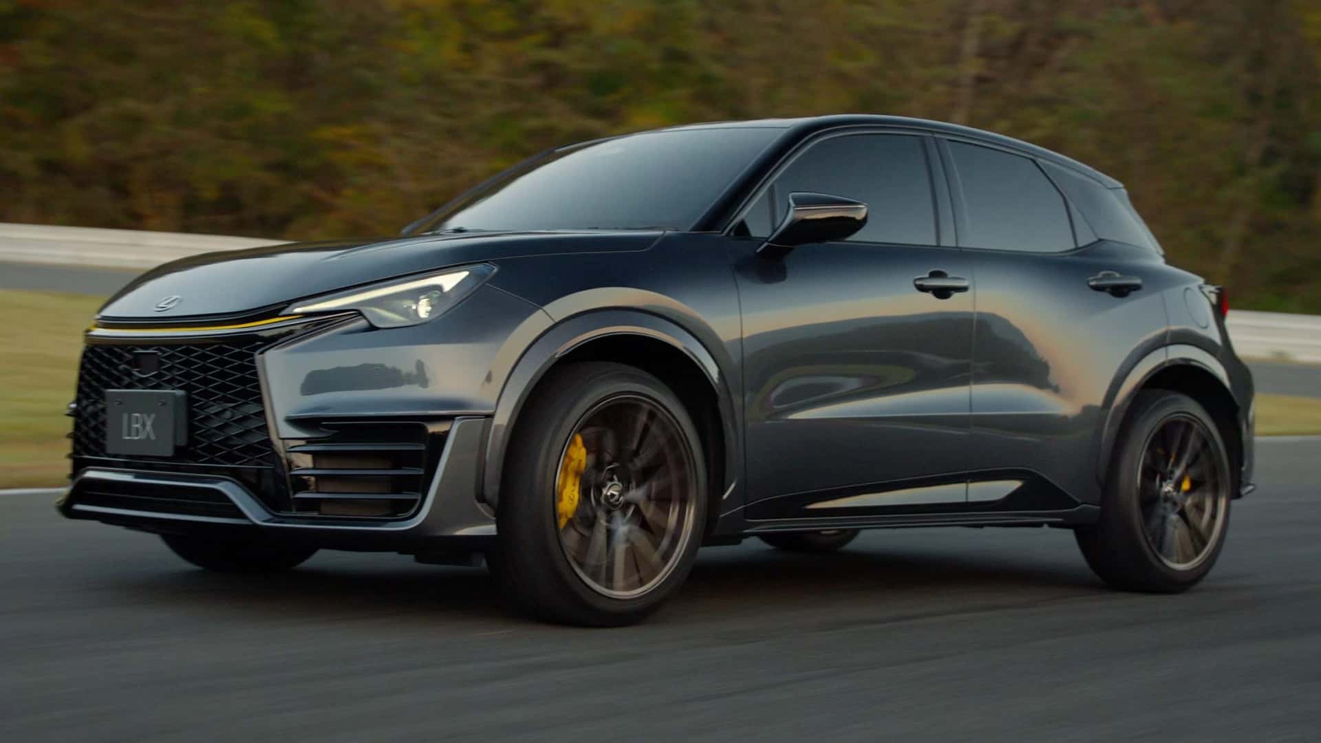 رئیس تویوتا، سوزوکی جیمنی خود را به نمایشگاه خودرو آورد.