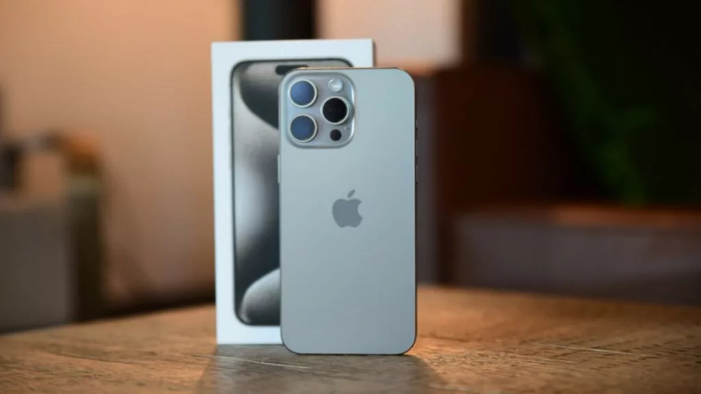 آیفونهای اپل ظاهراً از ماه آینده بهصورت خودکار در جعبه بهروزرسانی میشوند.