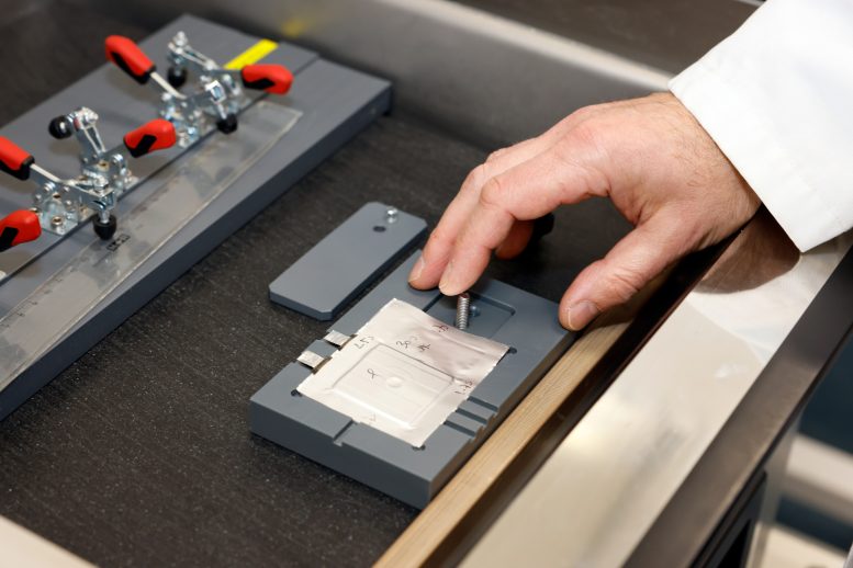 انقلابی در فناوری باتری: زمان شارژ کمتر، ذخیره انرژی بیشتر