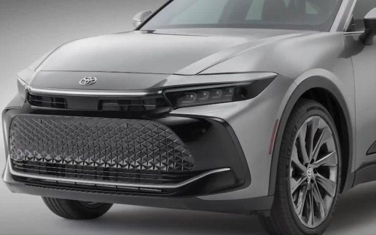 فراخوان تویوتا برای بازگشت 13 هزار خودرو به کارخانه به دلیل مشکل در دوربین جلو و عقب