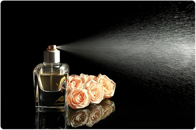 بهترین روش برای ماندگاری عطر : روش های خلاقانه