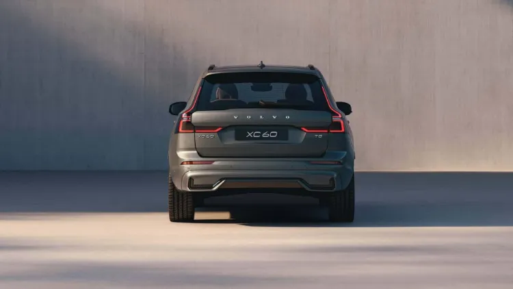 رونمایی از ولوو XC60 مدل ۲۰۲۶: بهروزرسانیهای جزئی و تداوم محبوبیت