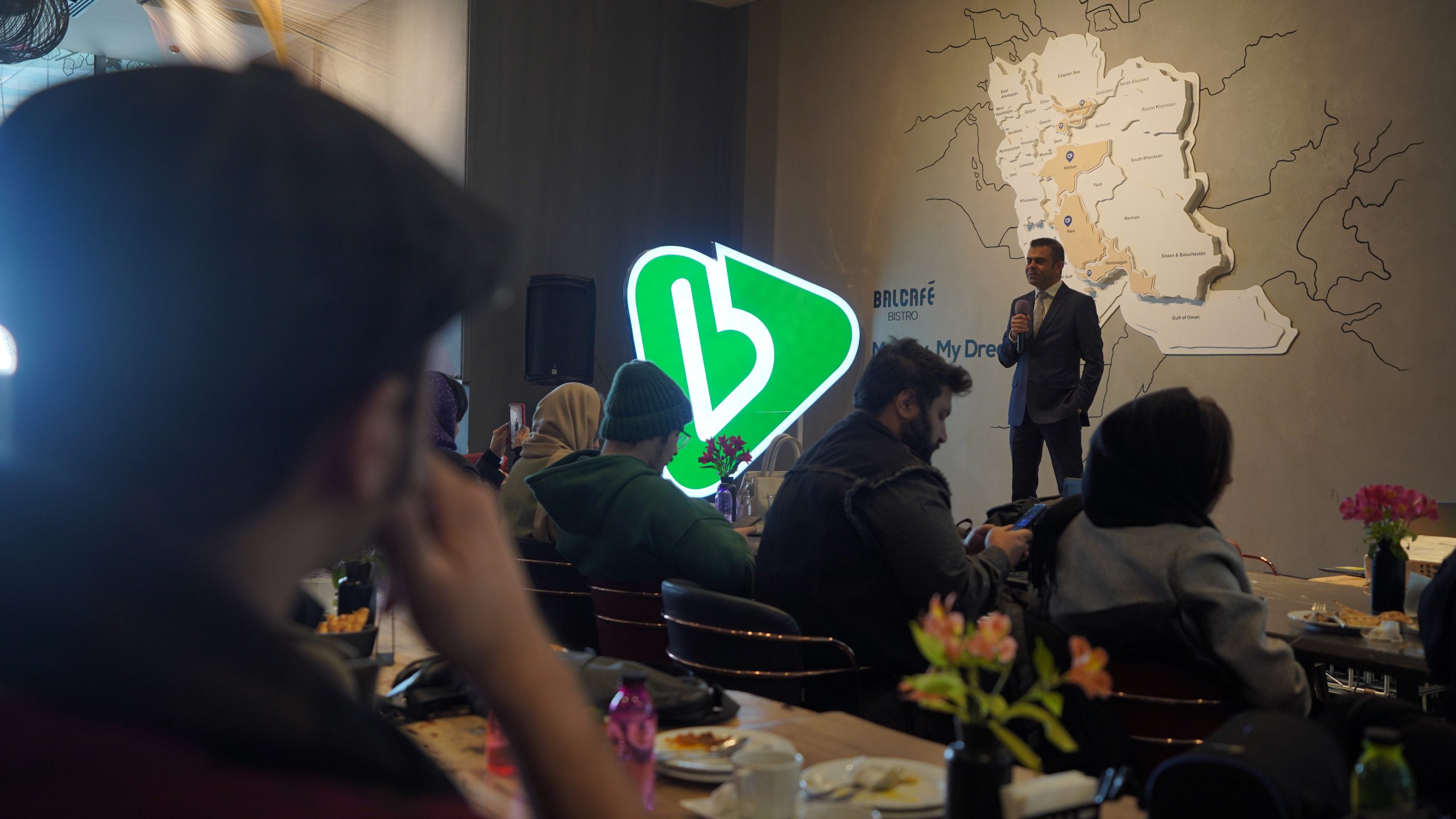 «بانی مد ۱۰ ساله شد؛ از یک ایده جسورانه تا انقلاب در خرید آنلاین فشن»

