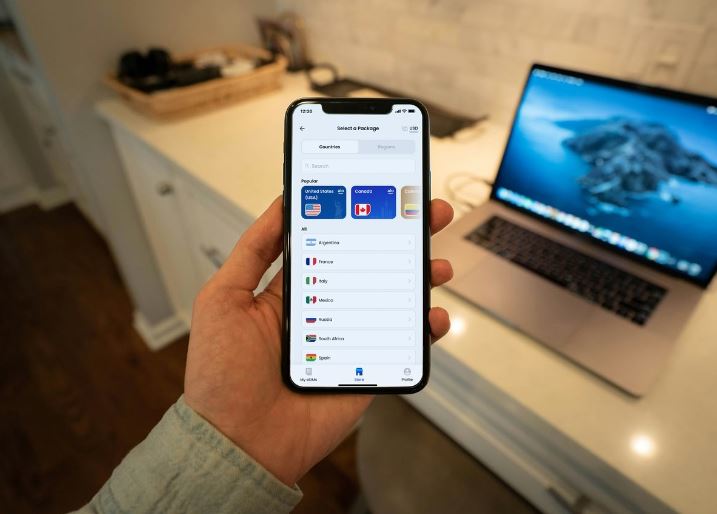 همراه همیشگی شما در عربستان: aloSIM، بهترین اپ eSIM برای سفر!