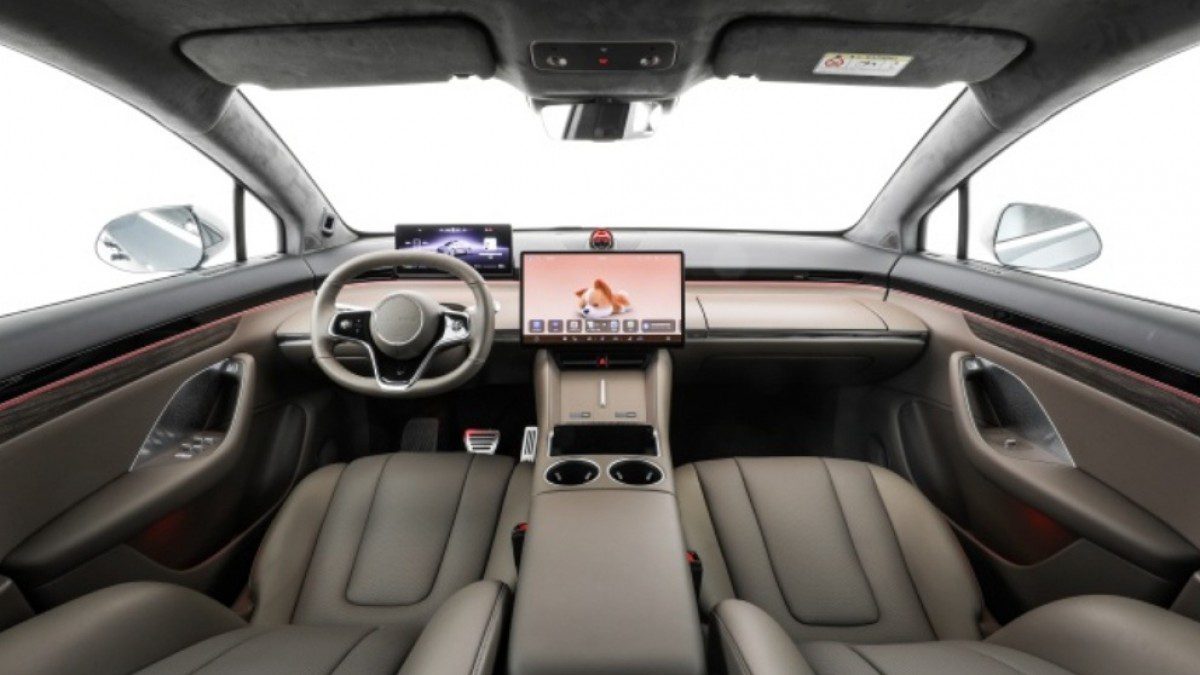 رکوردشکنی جدید در خودروهای برقی: Huawei و Chery با Luxeed R7 و برد حیرت‌انگیز 1627 کیلومتر!