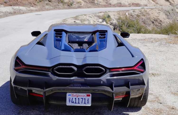 معرفی لامبورگینی روئلتو: ابرخودروی ۵۰ میلیاردی که جادهها را به تسخیر درمیآورد