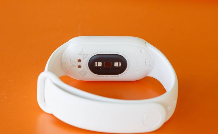 بررسی Xiaomi Smart Band 10؛ رقیب جدید برای سلطنت گجتهای پوشیدنی اقتصادی