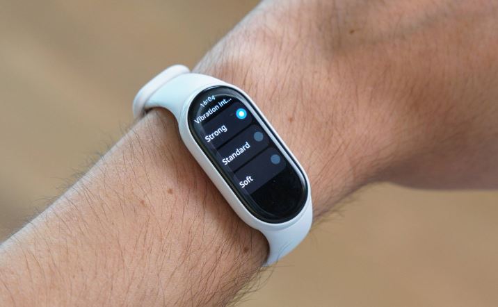 بررسی Xiaomi Smart Band 10؛ رقیب جدید برای سلطنت گجتهای پوشیدنی اقتصادی