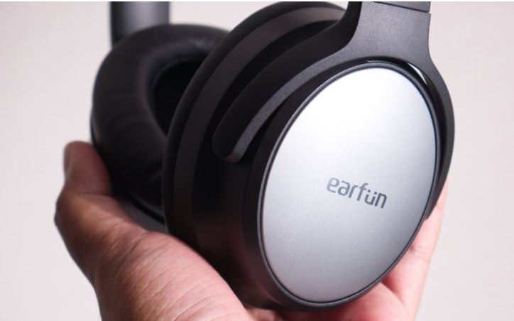 بررسی EarFun Tune Pro؛ هدفون بیسیم قدرتمند با عمر باتری بالا و قیمت اقتصادی