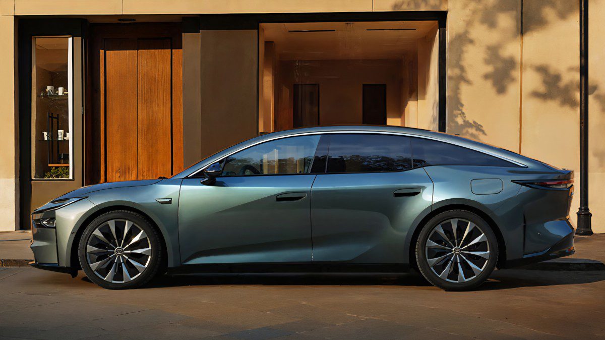 توئیوتا در چین استراتژی خود را تغییر داد؛ همکاری با هوآوی و شیائومی برای تولید سدان برقی bZ7