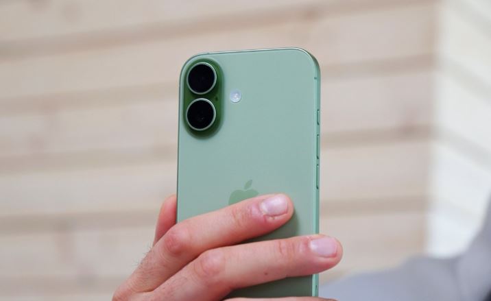 آیفون ۱۷ زیر ذره‌بین؛ بررسی کامل و پاسخ به انتظارات کاربران