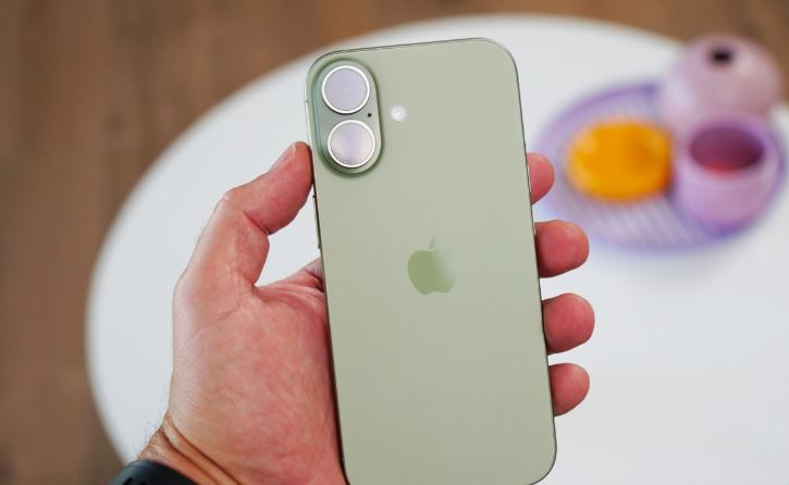 آیفون ۱۷ زیر ذره‌بین؛ بررسی کامل و پاسخ به انتظارات کاربران